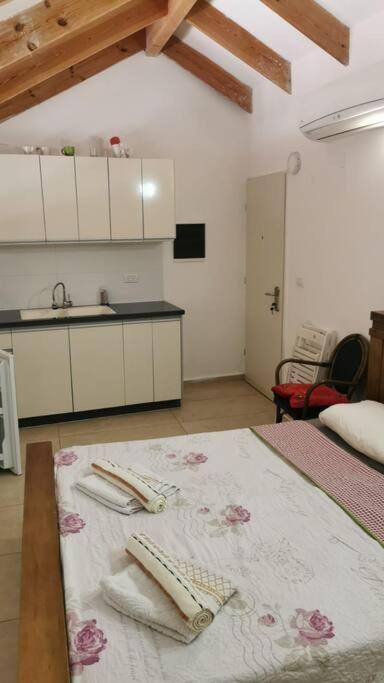 Stunning Apartment Located In The Heart Of The City Center, Close To A Synagogue, Train Station, Mahane Yehuda Market, Etc. Jerusalem Exterior foto